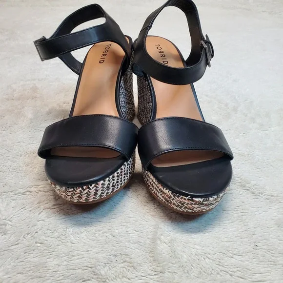 a Wide - Picture 3 of 10